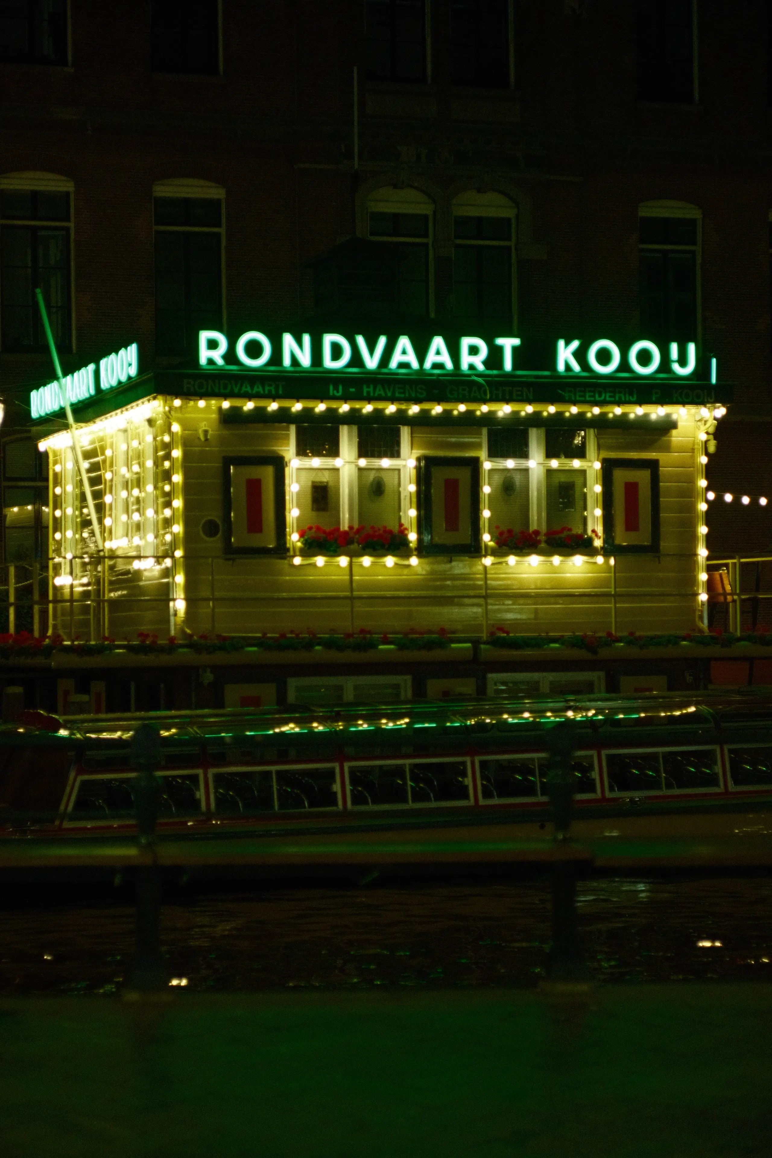 Amsterdam Set Photos by Tim Litwinschuh